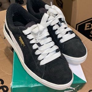 Black and white classic puma sneakers